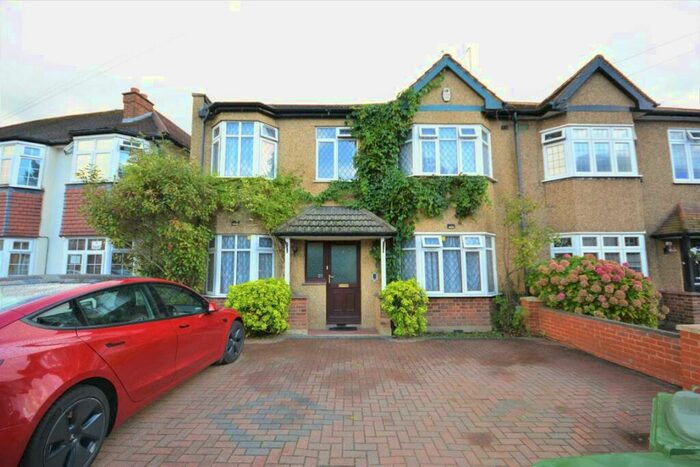6 Bedroom Semi-Detached House To Rent In College Road, Harrow, HA3