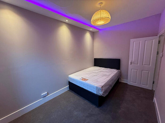 4 Bedroom Terraced House To Rent In Boult Street, Reading, Berkshire, RG1