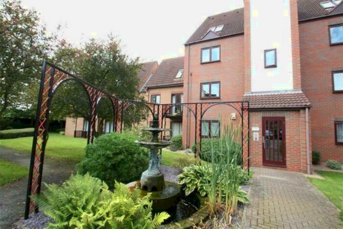2 Bedroom Apartment To Rent In Dunlin Wharf, The Moorings, Castle Marina, NG7