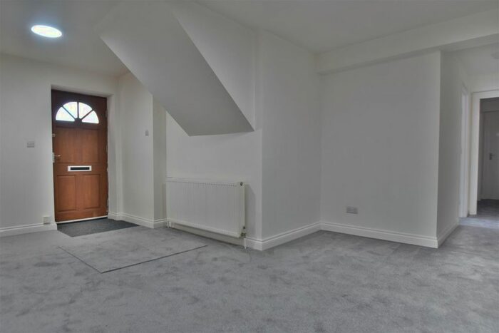 3 Bedroom Flat To Rent In Brooklyn House, The Green, West Drayton, UB7