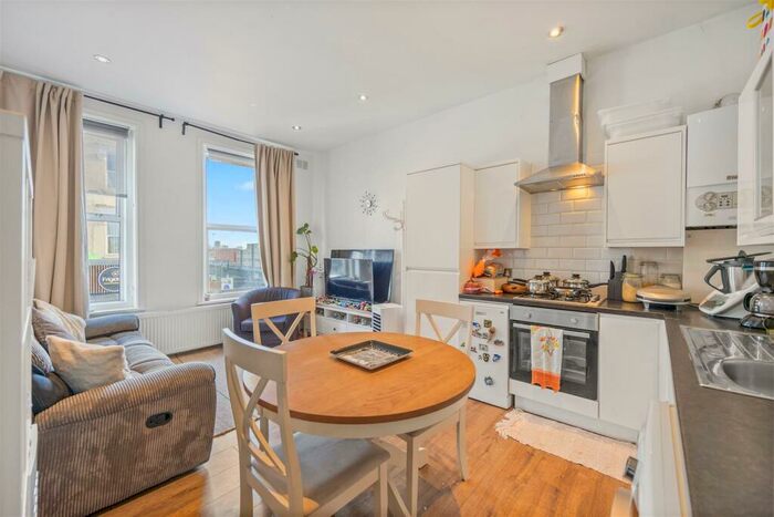 2 Bedroom Apartment To Rent In Chamberlayne Road, Kensal Rise, NW10