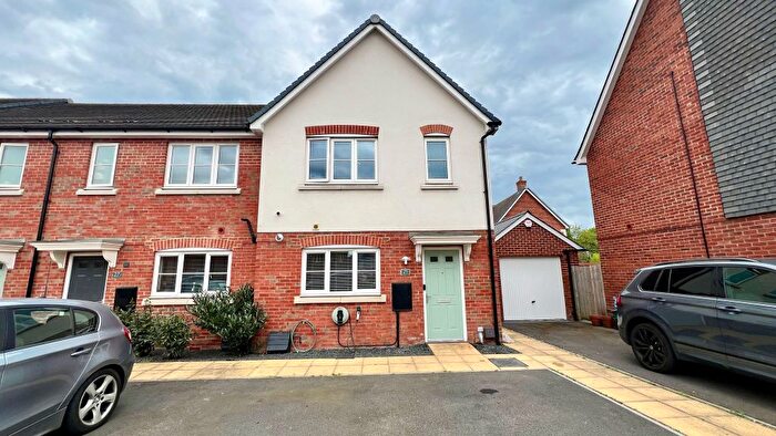 3 Bedroom End Of Terrace House To Rent In Neven Place, Gloucester, GL1