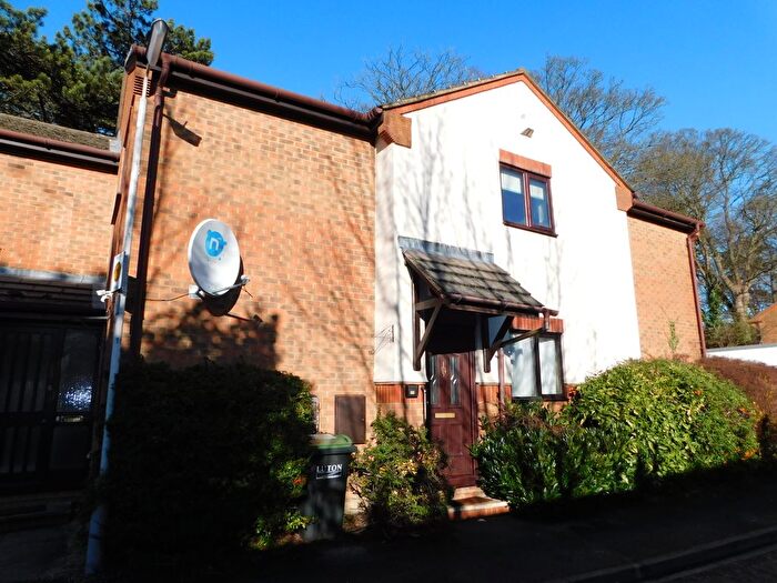 3 Bedroom Maisonette To Rent In The Wickets, Old Bedford Road, Luton, Beds, LU2