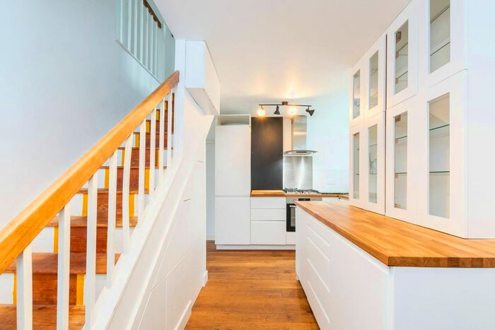 3 Bedroom Flat To Rent In Cortis Road, Putney Heath, London, SW15