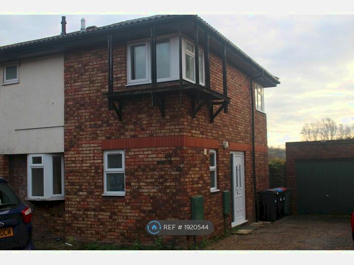 3 Bedroom Semi-Detached House To Rent In Quinton Drive, Bradwell, Milton Keynes, MK13