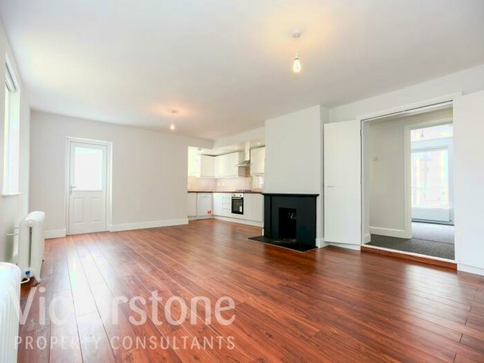 2 Bedroom Apartment To Rent In St. Annes Close, Highgate, London, N6