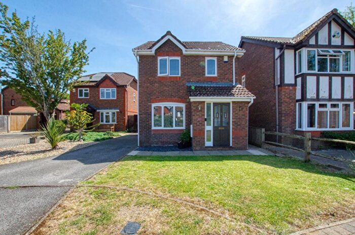 3 Bedroom Detached House For Sale In Rothschild Close, Southampton, SO19
