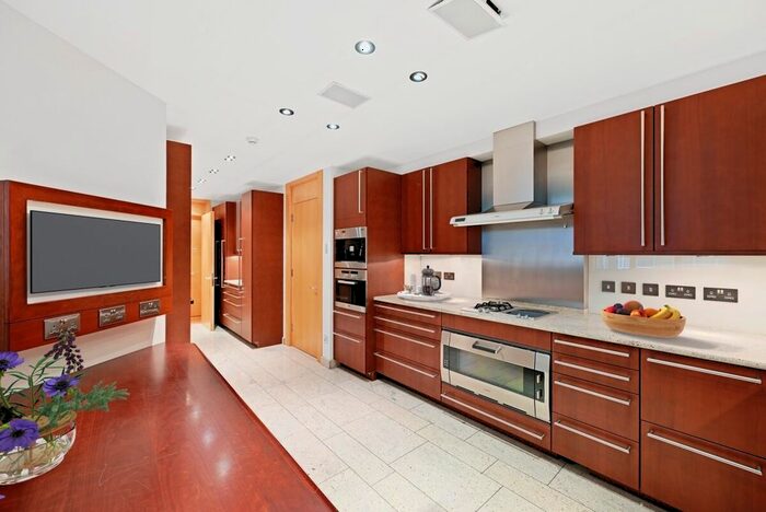 3 Bedroom Flat To Rent In Lowndes Square, London, SW1X