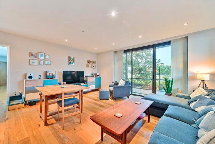 2 Bedroom Flat For Sale In Kangley Bridge Road, London, SE26