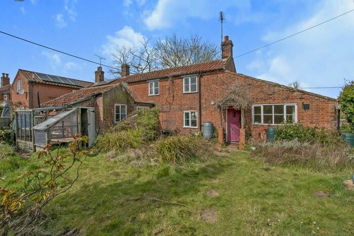 3 Bedroom End Of Terrace House For Sale In The Street, Lyng, Norwich, NR9