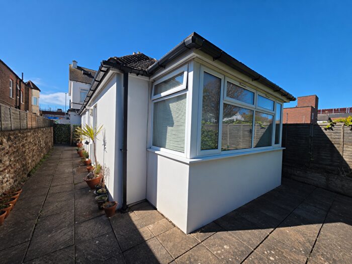 2 Bedroom Bungalow To Rent In Boundary Road, BN3