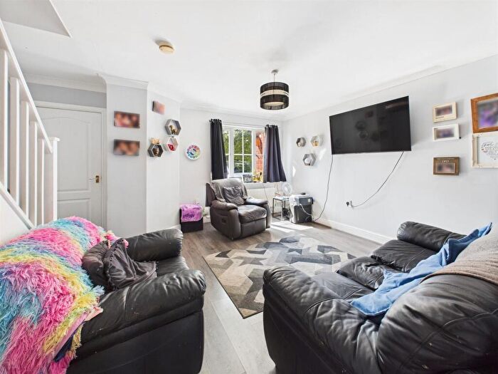 3 Bedroom End Of Terrace House For Sale In Cypress Gardens, Longlevens, Gloucester, GL2