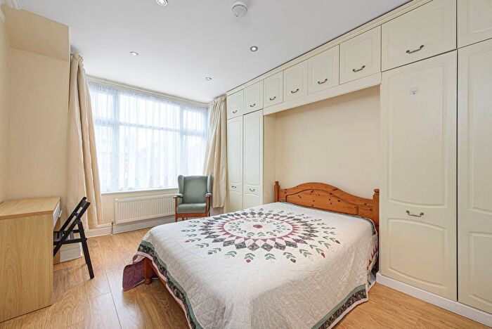 3 Bedroom Terraced House For Sale In Audley Road, Hendon, London, NW4