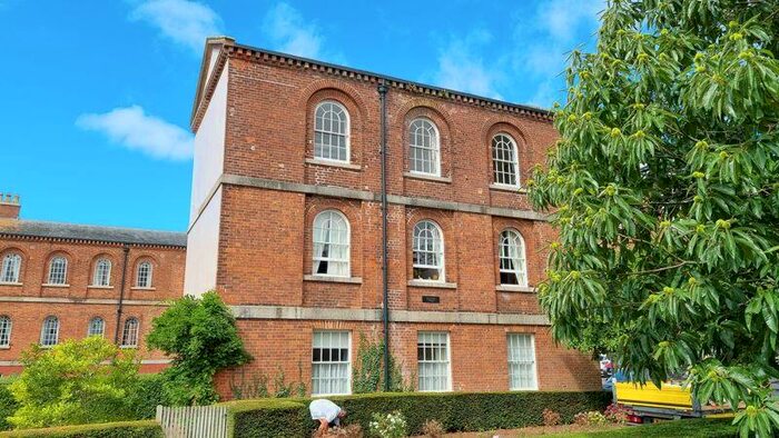 3 Bedroom Flat To Rent In Devington Park, Exminster, EX6