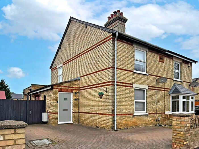 3 Bedroom Semi-Detached House For Sale In Hitchin Road, Upper Caldecote, SG18