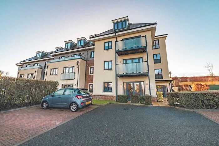 2 Bedroom Flat For Sale In Institute Road, Taplow, SL6