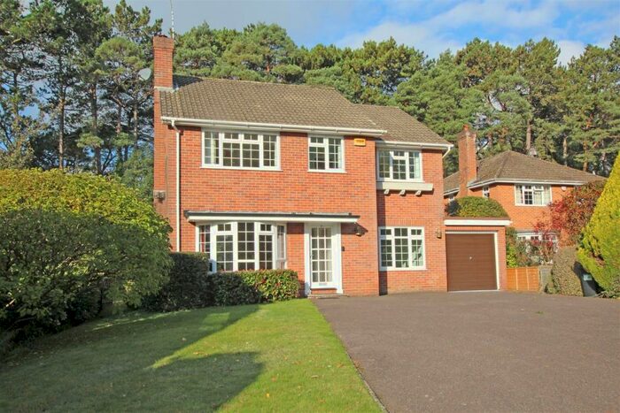4 Bedroom Detached House To Rent In Wychwood Drive, Bournemouth, BH2