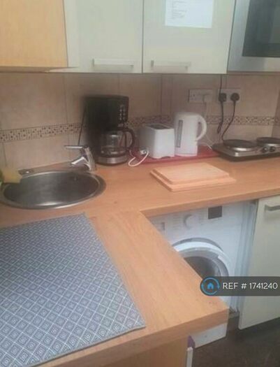 Studio To Rent In First Floor, Bristol, BS8