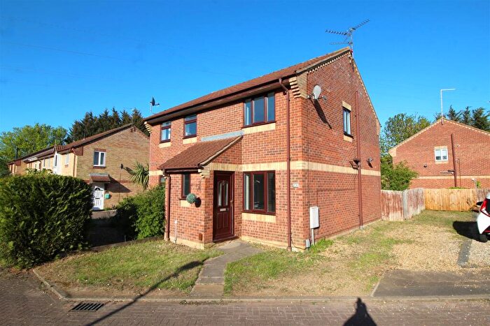 2 Bedroom Semi Detached House For Sale In Lansdowne Walk, Peterborough, PE2
