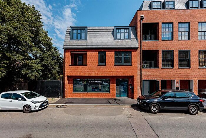 2 Bedroom Flat To Rent In Dalton Street, London, SE27