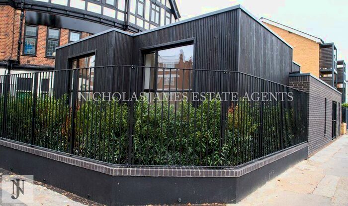 2 Bedroom Detached House To Rent In Lordship Lane, Wood Green London, N22