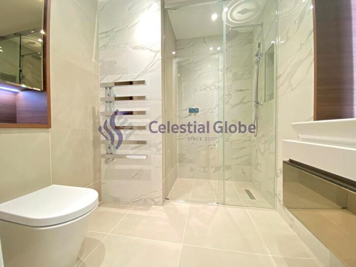 2 Bedroom Flat To Rent In Piazza Walk, London, E1