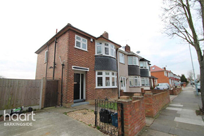 3 Bedroom End Of Terrace House To Rent In Penrith Road, Ilford, IG6