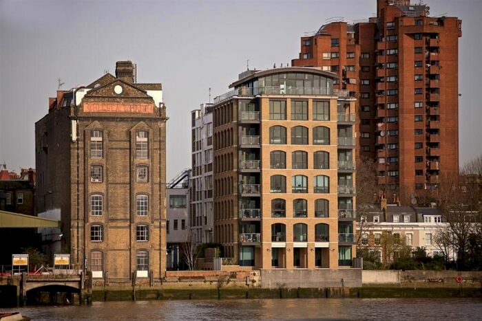 2 Bedroom Flat To Rent In Lots Road, London, SW10