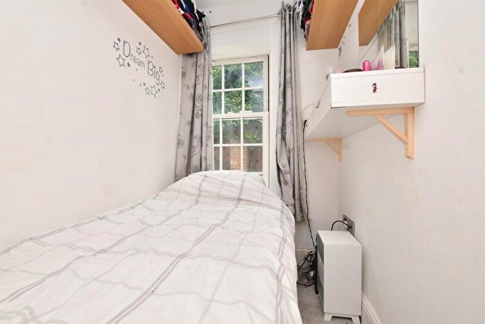1 Bedroom Detached Bungalow For Sale In Church Street, Epsom, Surrey, KT17