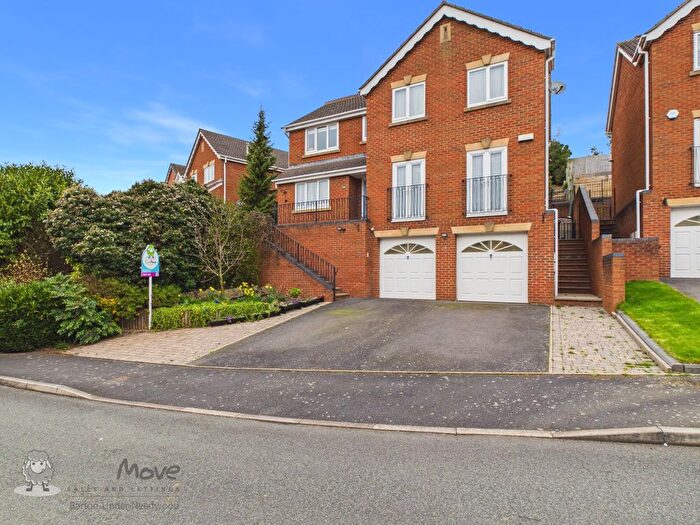 4 Bedroom Detached House For Sale In Doveridge Road, Burton-On-Trent, Staffordshire, DE15