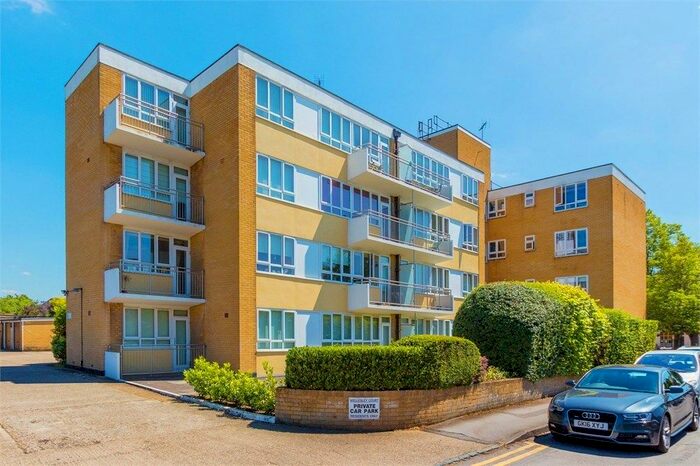 2 Bedroom Flat To Rent In Bathurst Walk, Richings Park, SL0