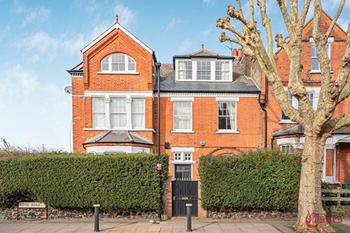 3 Bedroom Maisonette For Sale In Ridge Road, N8