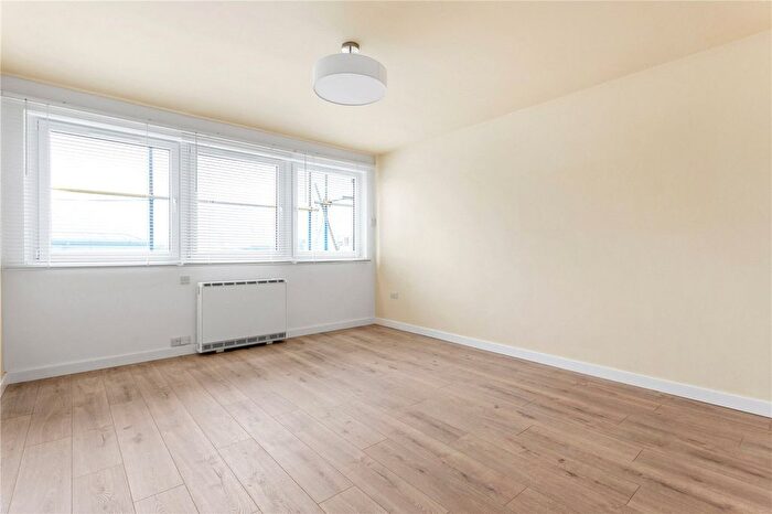 1 Bedroom Flat To Rent In Sidney Street, London, E1