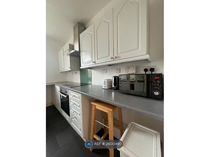 3 Bedroom Flat To Rent In Richmond Place, Edinburgh, EH8