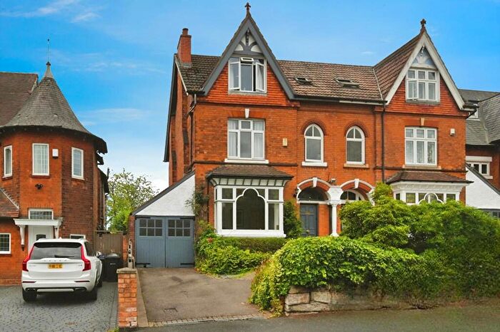 5 Bedroom Semi-Detached House For Sale In Bishops Road, Sutton Coldfield, B73