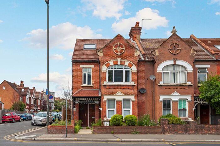 3 Bedroom Maisonette For Sale In Kingston Road, Raynes Park, SW20