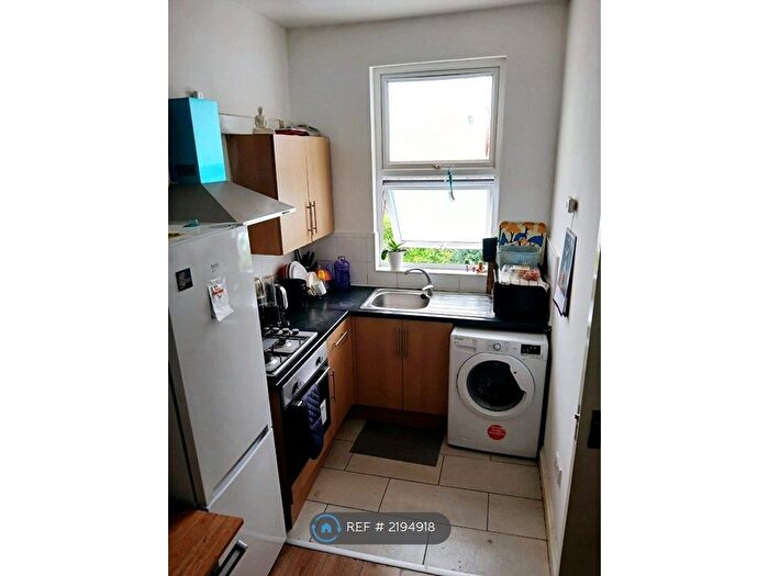 1 Bedroom Flat To Rent In Drayton Road, Leytonstone, E11