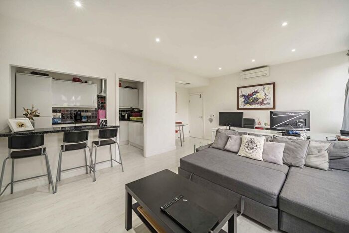 1 Bedroom Flat To Rent In Earls Court Road, London, SW5