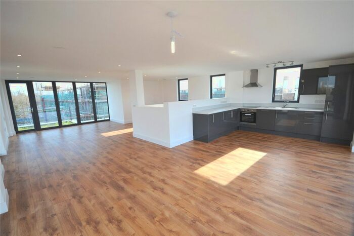 3 Bedroom Flat To Rent In Easter House, Drummond Road, London, SE16