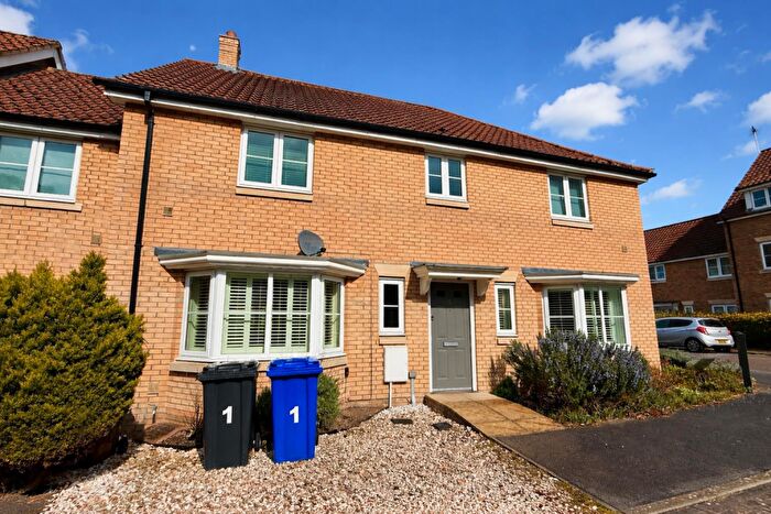 3 Bedroom Semi Detached House To Rent In Yew Tree Close, Mildenhall, IP28