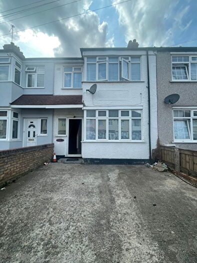 4 Bedroom Terraced House To Rent In Temple Avenue, Dagenham, RM8