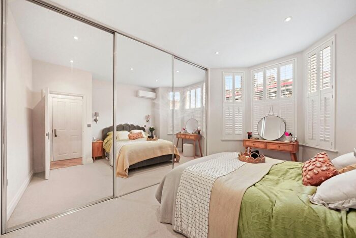 2 Bedroom Flat To Rent In Earlsfield Road, Earlsfield, SW18