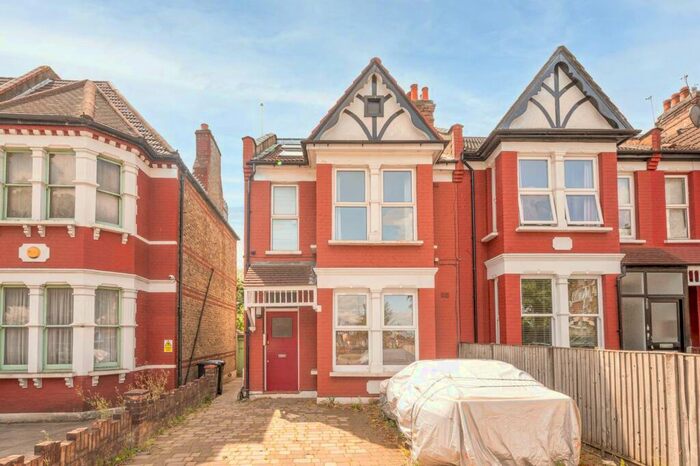 Studio To Rent In Bowes Road, New Southgate, London, N11