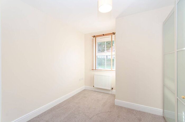 2 Bedroom Flat To Rent In Willesden Lane, Willesden Green, London, NW2