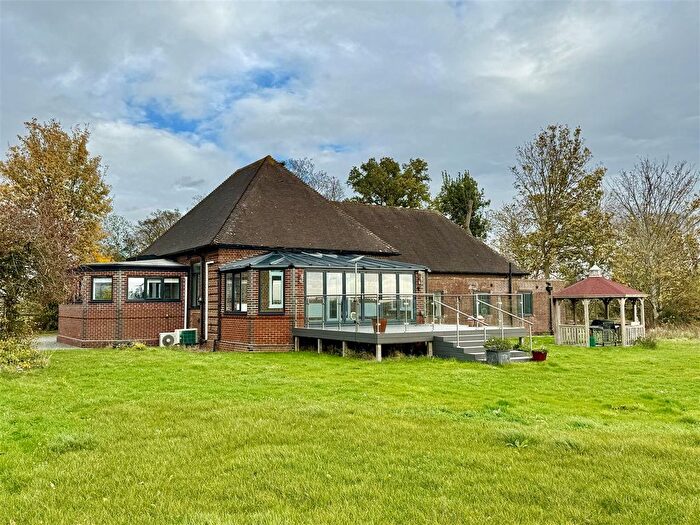 4 Bedroom Detached Bungalow To Rent In South View, Earls Croome, WR8