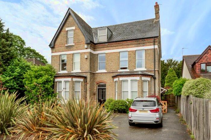 3 Bedroom Flat To Rent In Bromley Grove, Bromley, BR2