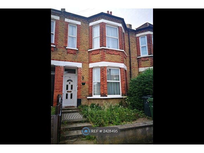 2 Bedroom Flat To Rent In Selsdon Road, London, SE27