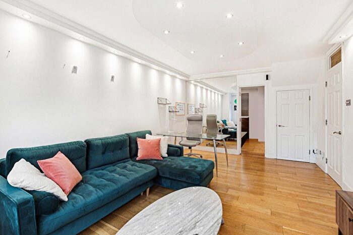 2 Bedroom Flat To Rent In George Street, South Marylebone, W1U