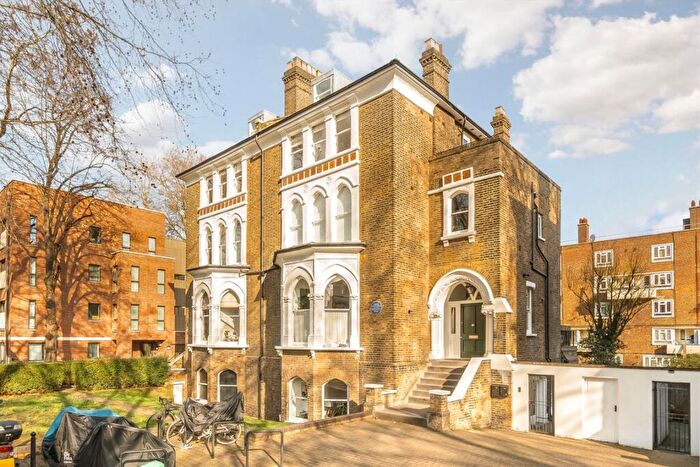 2 Bedroom Flat For Sale In Highbury New Park, Highbury, N5