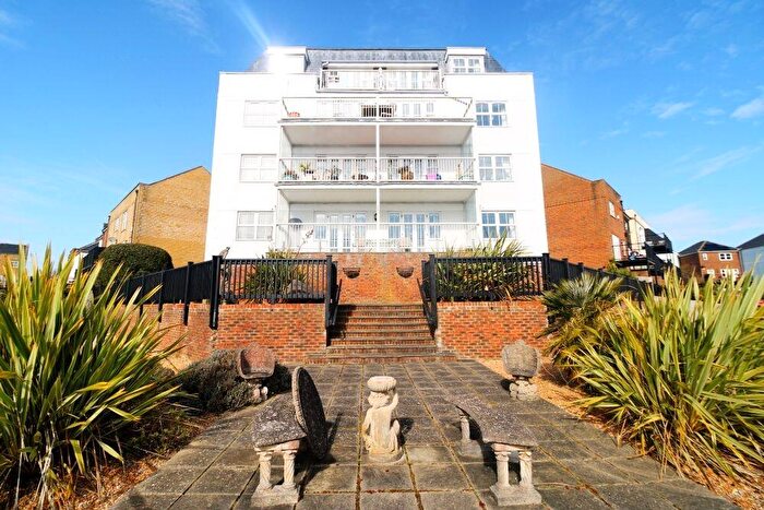 3 Bedroom Flat For Sale In St. Lawrence Mews, Eastbourne, BN23